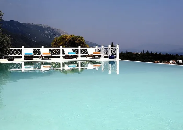 Villa Castello Di Vista With Pool And Starlink Wifi