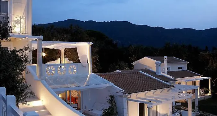 Castello Di Vista With Pool And Starlink Wifi