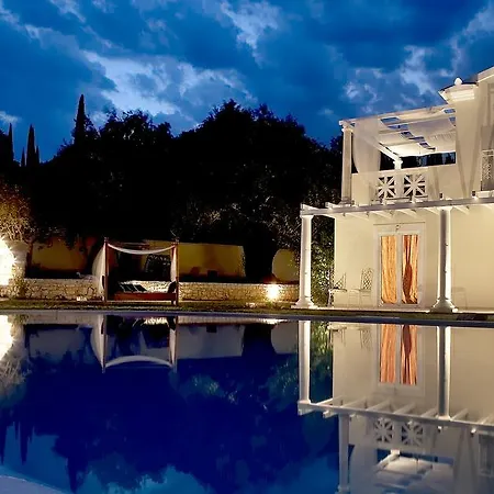 Castello Di Vista With Pool And Starlink Wifi